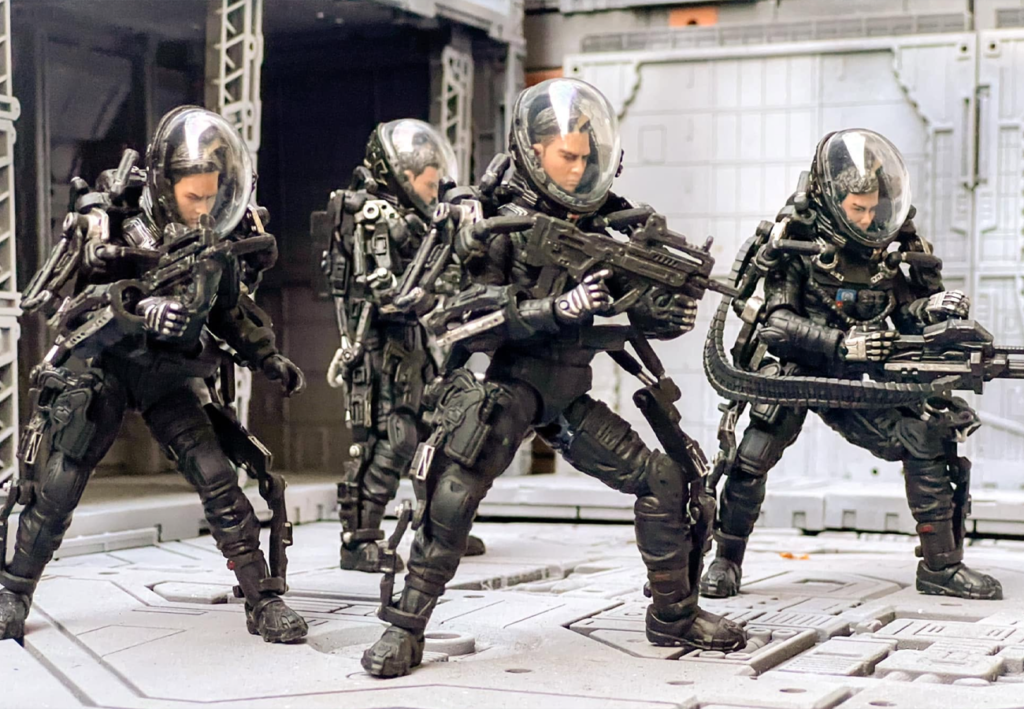 The Wandering Earth 1:18 articulated action figure set